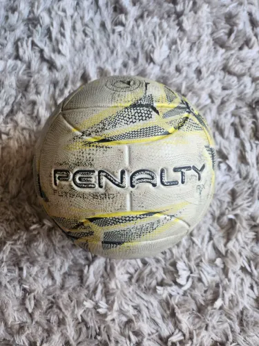 Bola de futsal usada