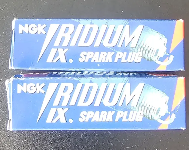 Duas velas novas NGK Iridium para Harley-Davidson.