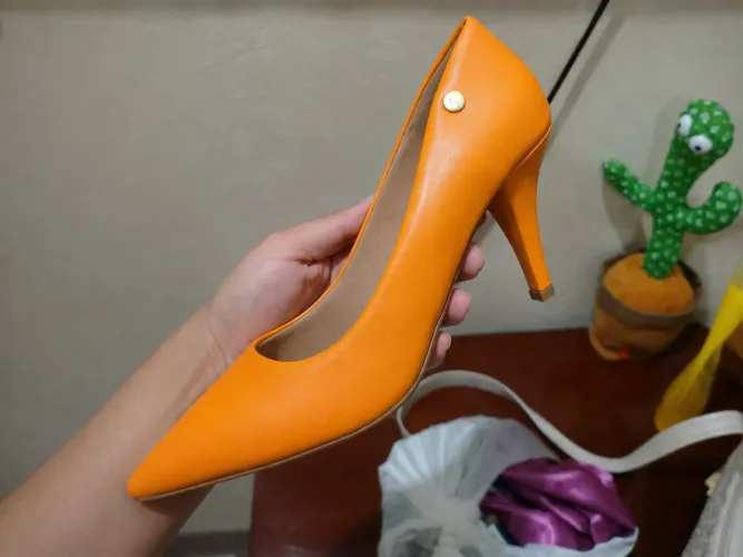 150 os Dois Scarpin Azul e Laranja Feminino - Tam. 38 | Novo Nunca Usado ?