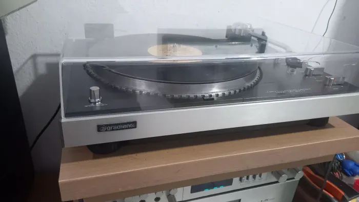 Toca disco gradiente DD200q em excelente conservação