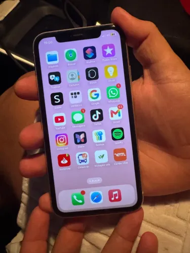 iPhone 11 64 GB semi novo sem marcas de uso bateria 83