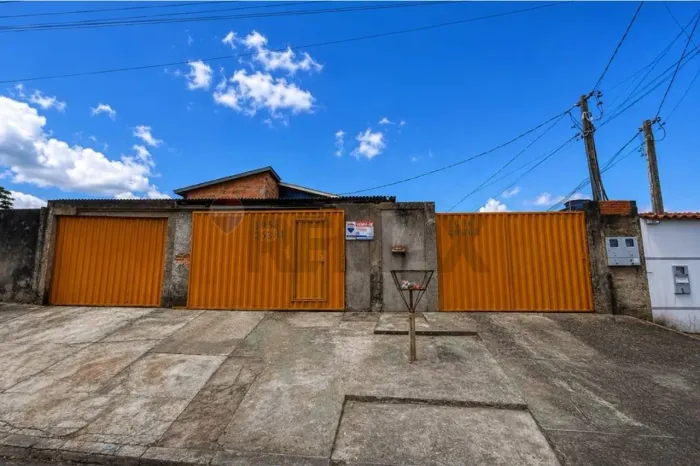 "Casa Espaçosa à Venda no Bairro Floresta, Cacoal - RO"