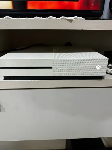 Vendo Xbox one S em ótimo estado