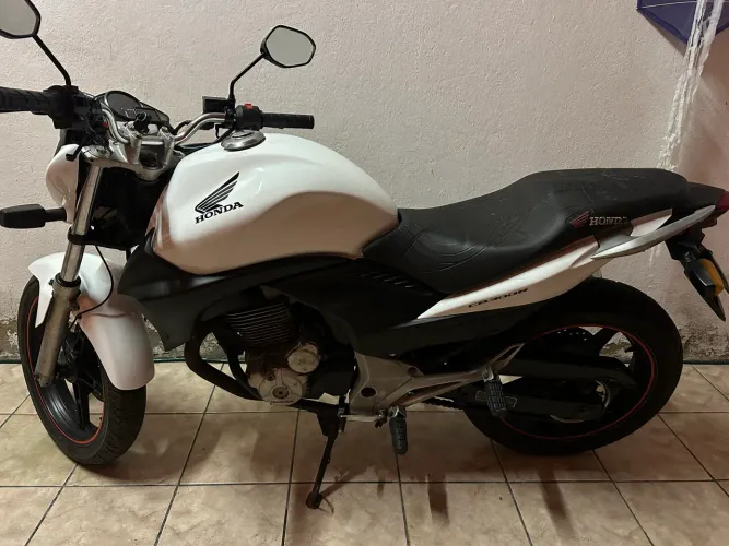 CB 300R 2012 sem detalhes