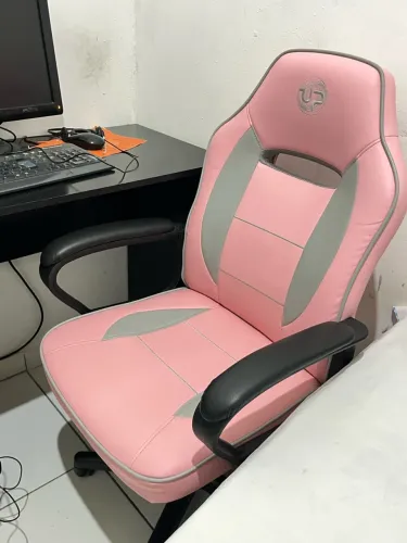 VENDO CADEIRA GAMER SEMINOVA