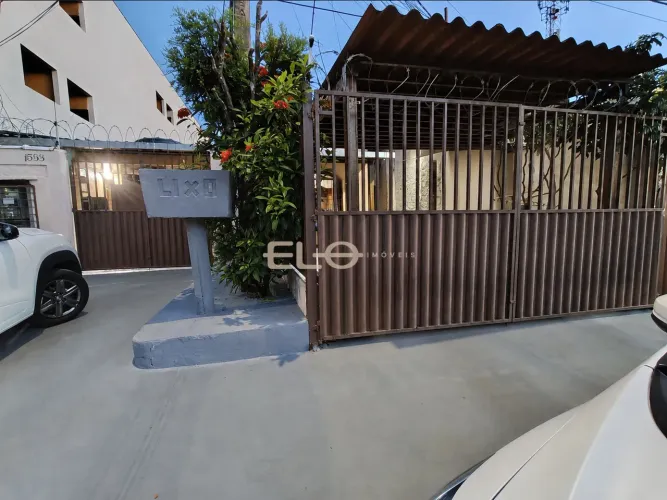 Casa com Vila de Kitnets| Venda | Ao lado da São Lucas