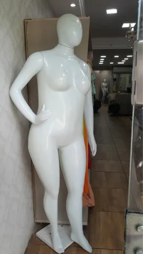 Manequim plus size 