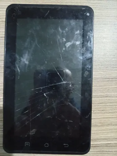 Tablet Mondial Electronic modelo TB-12 com a tela quebrada 