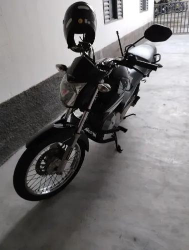Vendo Titan em ótimo estado