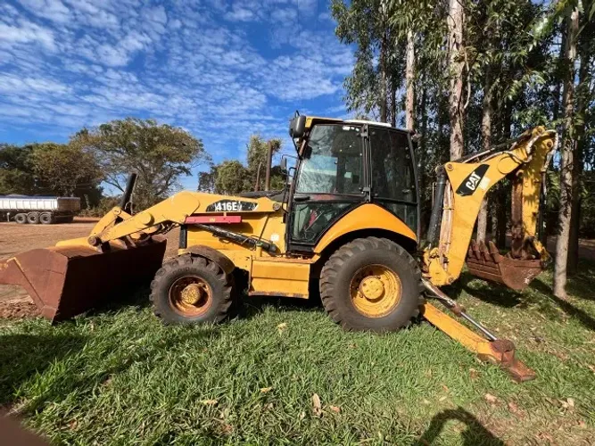 Retroescavadeira Caterpillar 416E