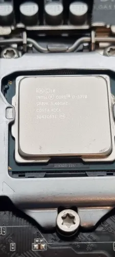 CPU i7 3770 + MB Asus P8 B75-V + Cooler Master Hyper T4 + 16GB Corsair + adptador p NVME