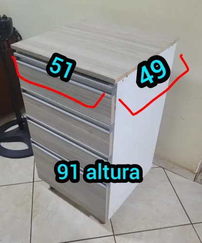 Cômoda pequena de ótima qualidade