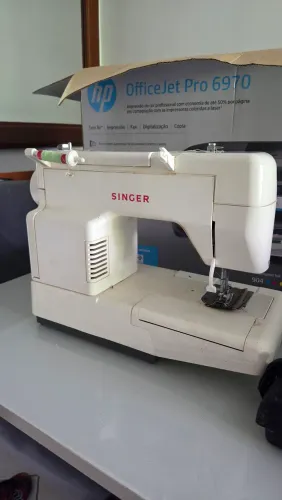 Máquina de costura Singer Prét à Porter Zl002b