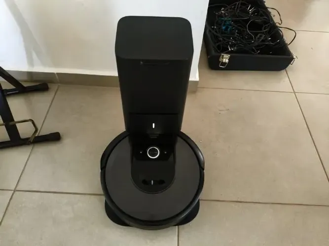 Aspirador Robo I7 Plus iRobot Roomba