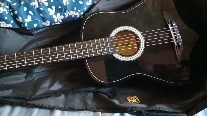 Vendendo violão