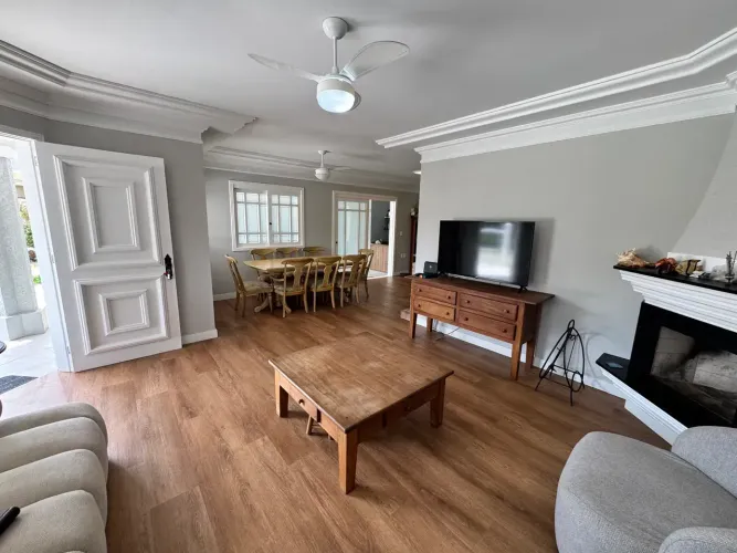 Casa Alto Padrão em Xangri-Lá  Rua Rio Forqueta | Porteira Fechada