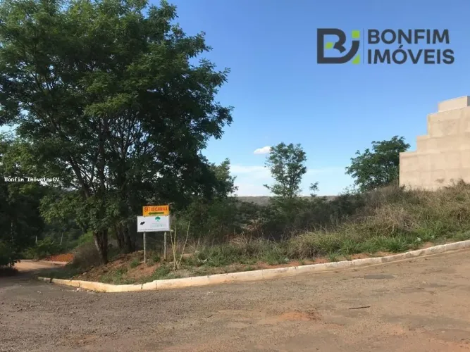 Oportunidade única! Lote de esquina com 688,73 m² por apenas R$ 690 mil!