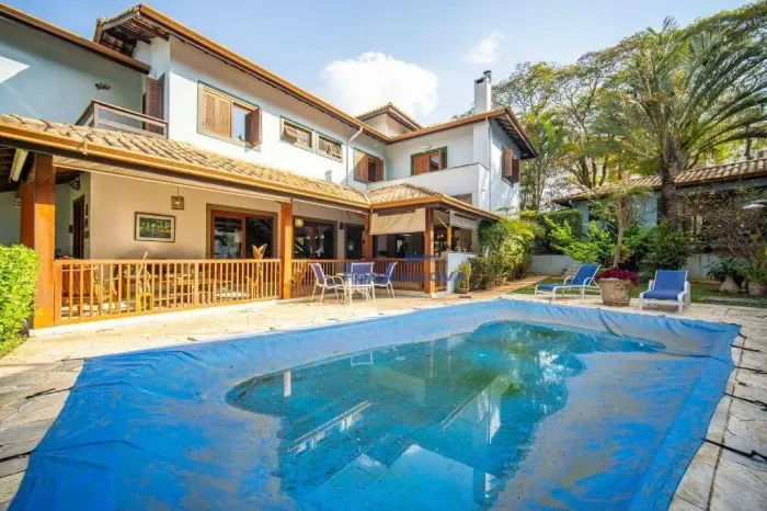 Casa com 4 Suítes, varanda gourmet e piscina à venda na Granja Viana - Cotia/SP