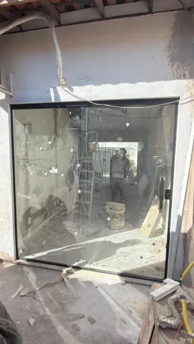 Vendo Porta de Vidro Nova