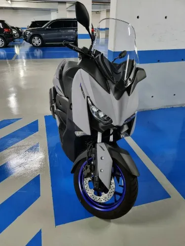 Yamaha XMAX 250 cinza 2022 excelente estado de conservação e baixa quilometragem.