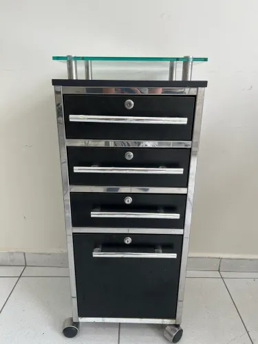 Vendo armário VAN DE VELDE muito bem conservado