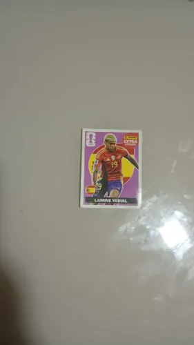 Figurinha da copa Lamine Yamal roxo