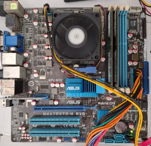 Placa mãe Asus com processador (AMD Athlon) e memória (8Gb)