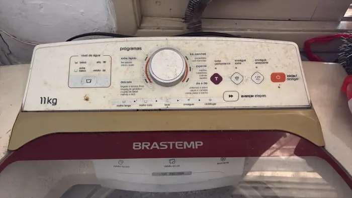Máquina de lavar Brastemp 11 kg, em ótimo estado de funcionamento.