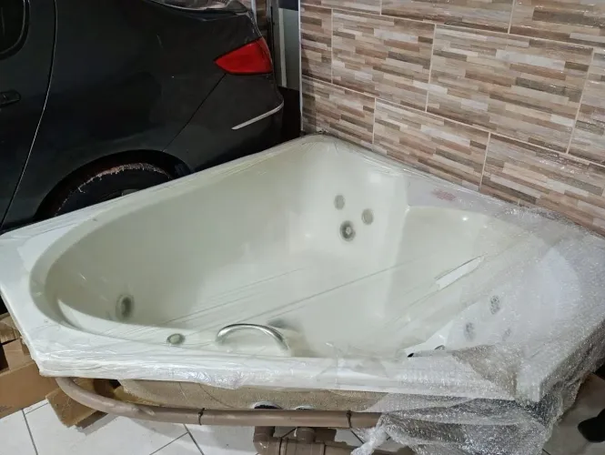 Banheira de Hidromassagem Spa (Nunca Usada!!)