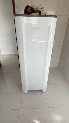Geladeira Praticamente Nova