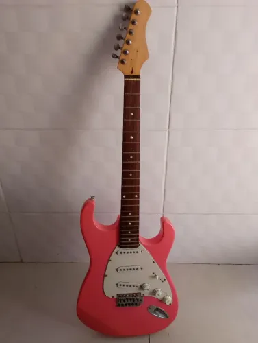 Guitarra Dolphin Rosa