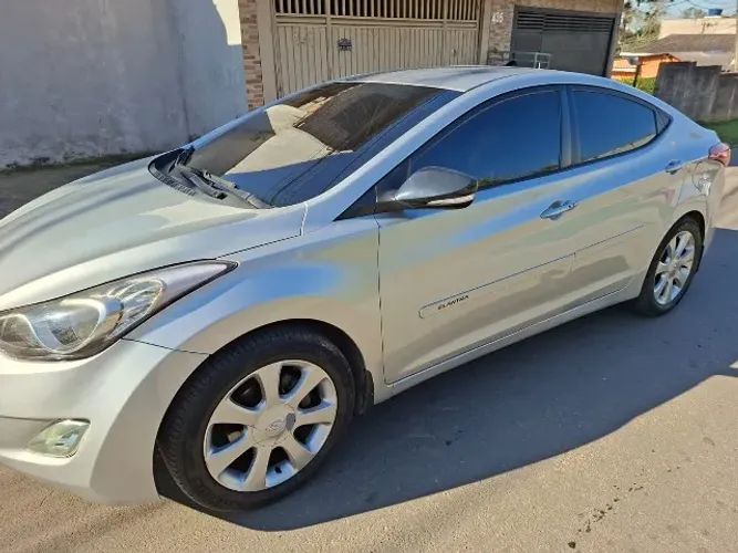 Hyundai Elantra GLS 1.8 16V Aut. 2012