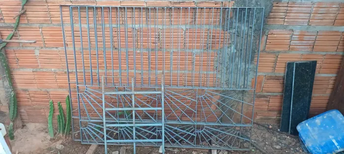Vendo 3 grade de ferro.