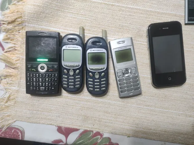 Lote de aparelhos celulares vintage para colecionador