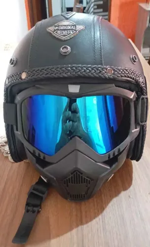 Capacete V-ORIGINAL HELMETS com máscara removível e óculos com lente azuis tamanho XXL.