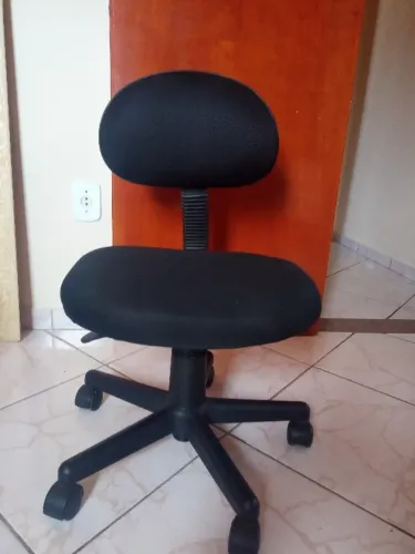Cadeira de Escritório Giratória Secretária Preta - Estofamento Novo e Super Confortável