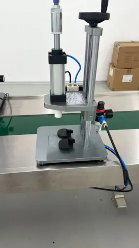 máquina pneumática semiautomática de bancada para fechar e crimpar frascos