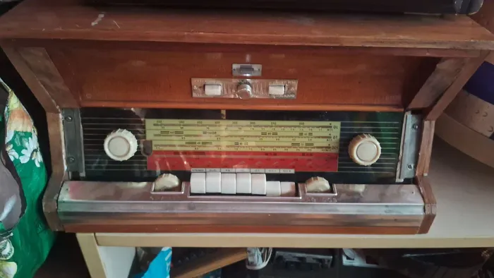 Rádio antigo de Vitrola para decoração 