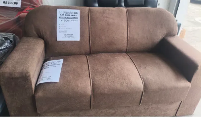 Sofá 3 lugares marrom mostruário loja 
