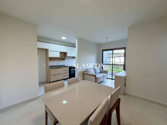 Apartamento Semi Mobiliado com 2 Quartos para alugar, 51 m² por R$ 2.000/mês - Centro - Lo