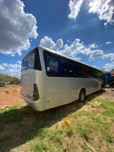 Ônibus muito conservado rodagem lisa