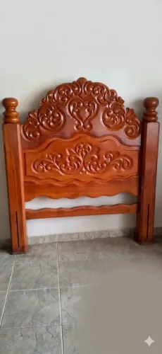 Cama de Casal Grandiosa em Madeira Angelim Maciça Entalhada - Raridade!