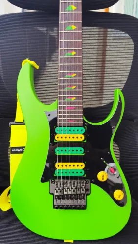 Guitarra Ibanez RG7620 transformada em Universe UVGR