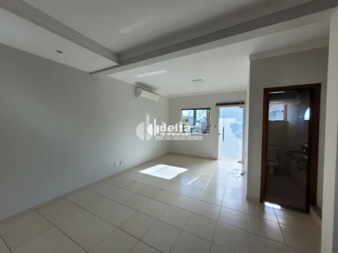 Casa em condomínio com 3 quartos sendo 1 suíte disponível para locação e venda no bairro B