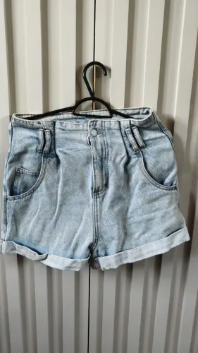 Vendo short jeans por 35,00 - tamanho 34