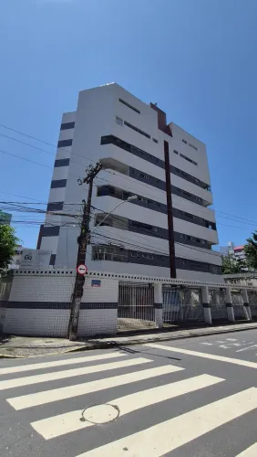 COBERTURA ESPAÇOSA EM BOA VIAGEM - EXCELENTE LOCALIZAÇÃO E PREÇO IMPERDÍVEL!