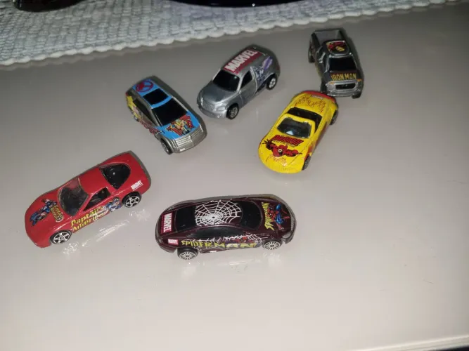 Lote 6 Miniaturas Hot Wheels Marvel Personagens Heróis Original