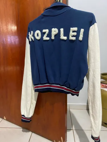 Jaqueta Varsity College Azul e Branca - Estilo Vintage Kozplei