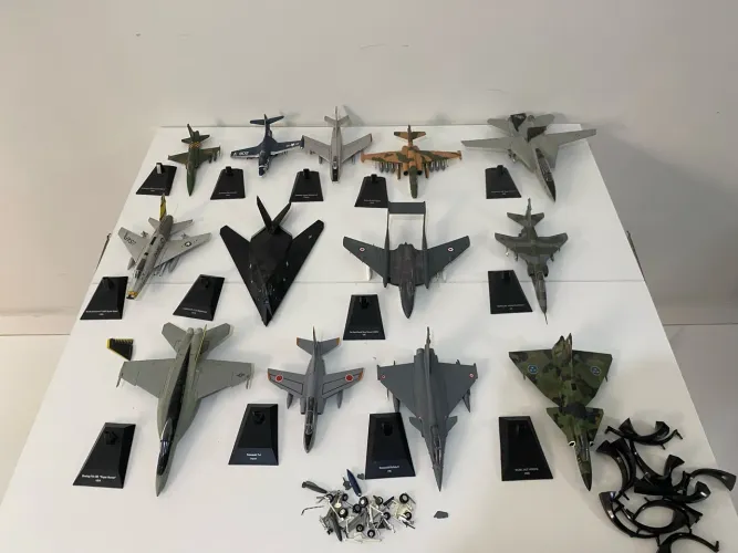 Lote de 13 miniaturas Aviões de Caça Planeta Deagostini (LEIA A DESCRIÇÃO)
