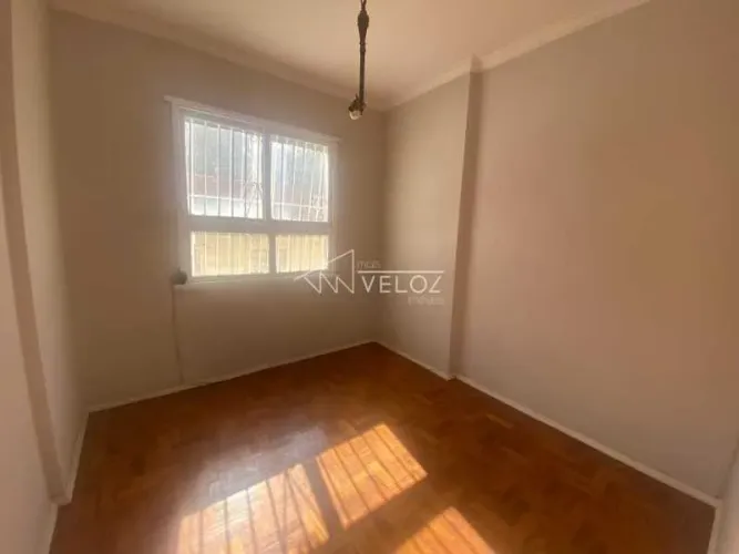 Apartamento : Padrão / Residencial / Catete